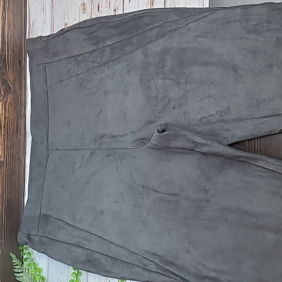 NWOT INC INTERNATIONAL CONCEPTS GRAY FAUX SUEDE SKINNY PANTS - Picture 3 of 13
